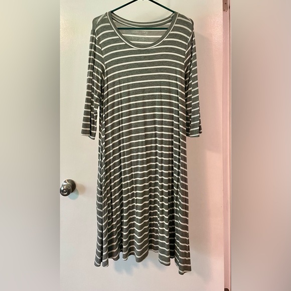 Latched Mama 3/4 Sleeve Swing Nursing Dress - Large / Grey & White Stripe - Picture 4 of 5